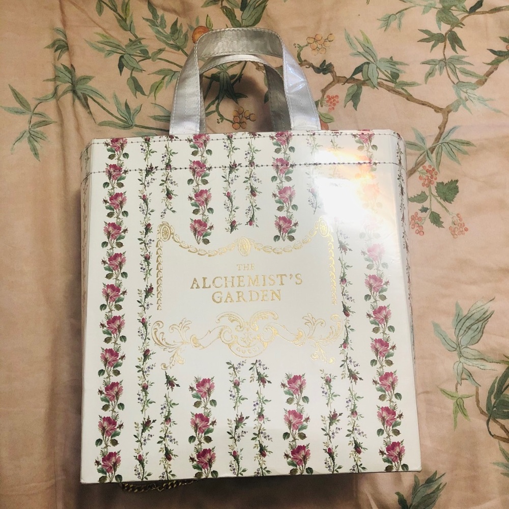 Gucci shopping paper bag wz laminated plastic